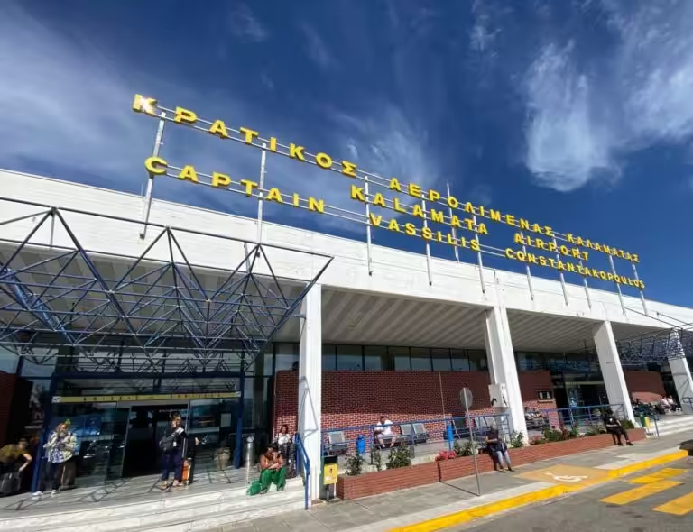 Αεροδρόμιο Καλαμάτας (KLX): Ενοικίαση Οχήματος ή Ταξί;